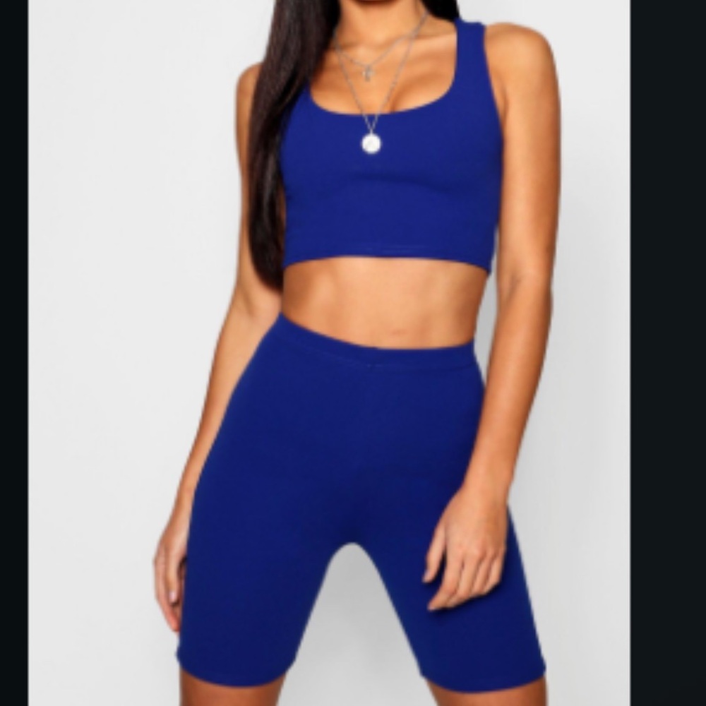 **NEVER WORN** blue boohoo two piece biker shorts and crop top set size s/m